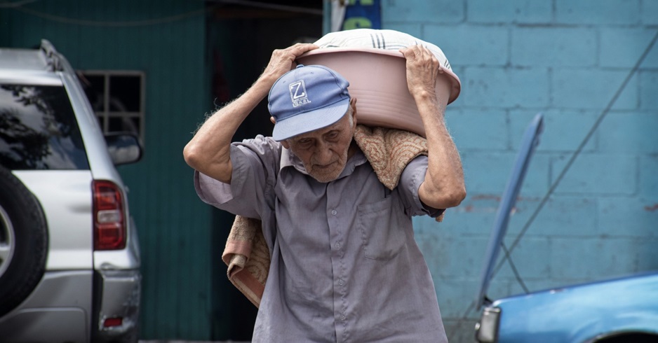 Cada vez más adultos mayores se ven obligados a trabajar en Tucumán y el país por la caída de las jubilaciones